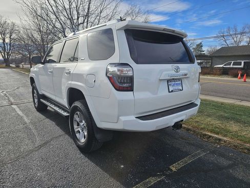 Used 2016 Toyota 4Runner SR5 image 3
