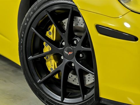 Used 2012 Chevrolet Corvette Z06 w/ 3LZ Preferred Equipment Group RWD image 4