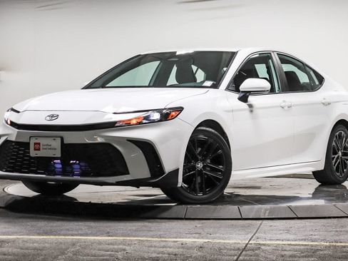 Used 2025 Toyota Camry SE w/ Convenience Package FWD image 1