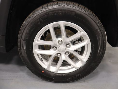 New 2026 Jeep Grand Cherokee Laredo image 25