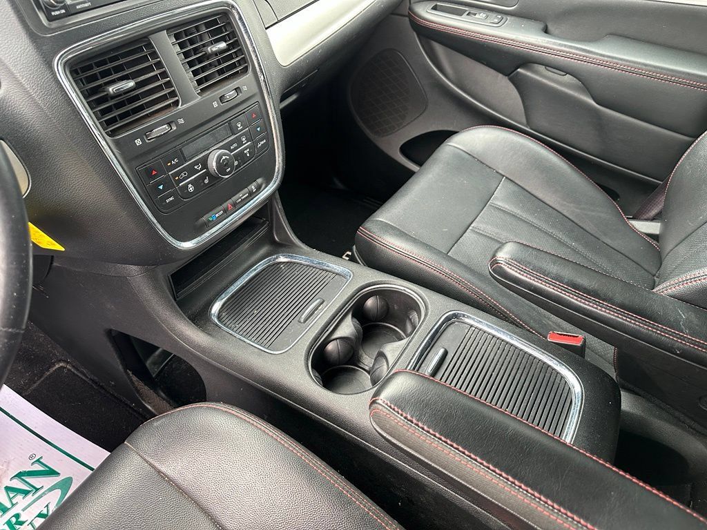 Used 2017 Dodge Grand Caravan GT FWD image 18