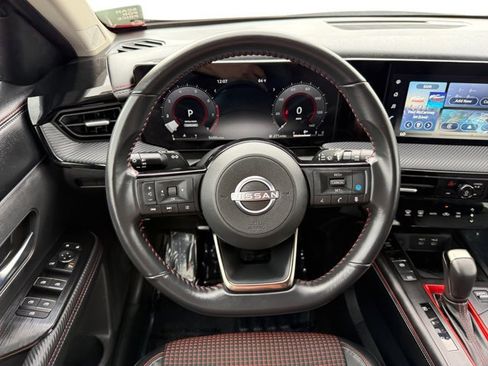 Used 2025 Nissan Kicks SR image 14