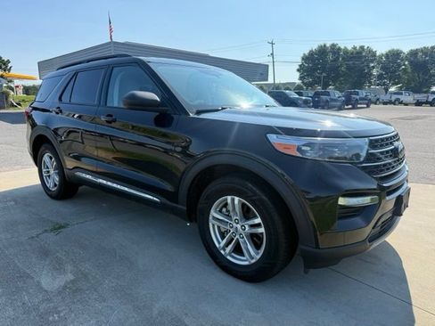 Used 2023 Ford Explorer XLT w/ Equipment Group 202A AWD/4WD image 4