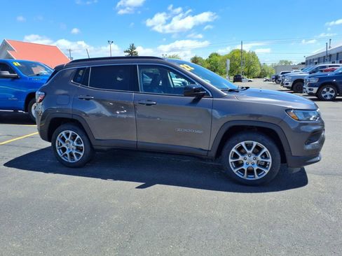 Used 2022 Jeep Compass Latitude image 4