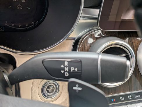 Used 2022 Mercedes-Benz GLC 300 4MATIC image 25