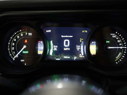 Used 2025 Jeep Wrangler Unlimited Sahara AWD/4WD image 21