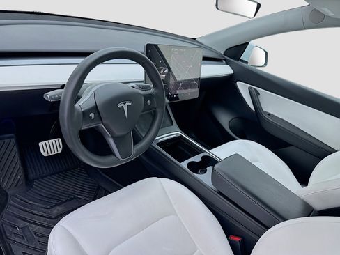 Used 2021 Tesla Model Y Performance image 7