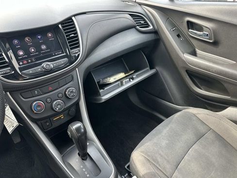 Used 2020 Chevrolet Trax LS image 32