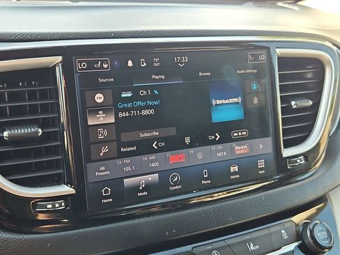 Used 2022 Chrysler Pacifica Touring-L FWD image 22