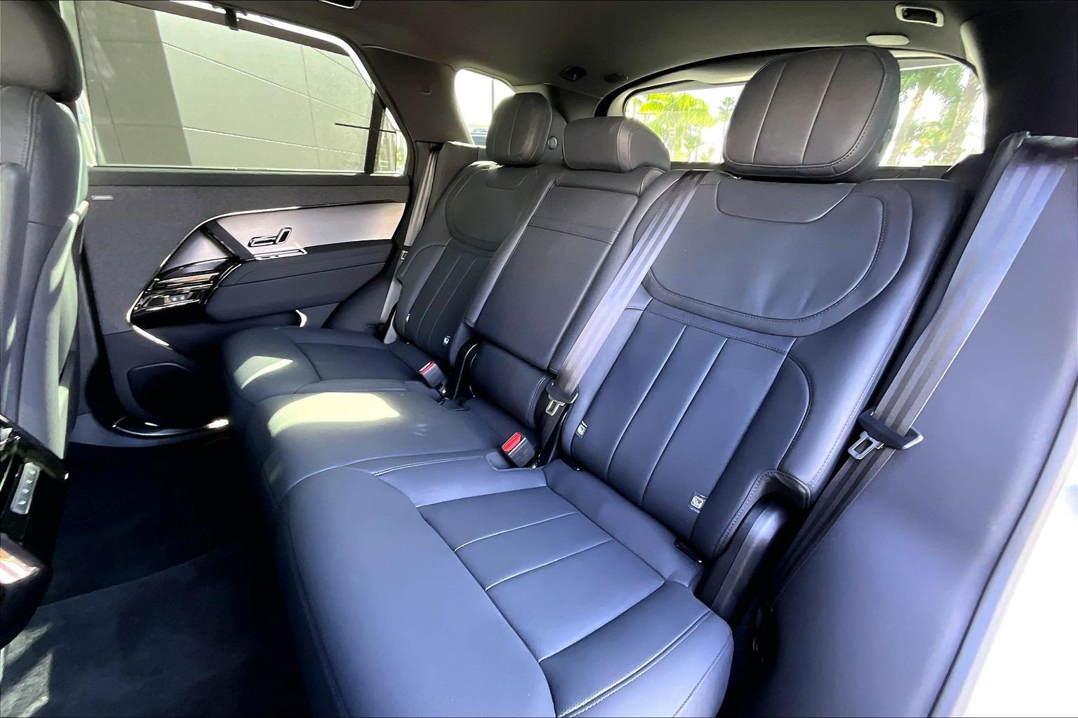 Used 2025 Land Rover Range Rover Sport SE AWD/4WD image 26