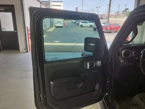 Used 2018 Jeep Wrangler Unlimited Sport S AWD/4WD image 7
