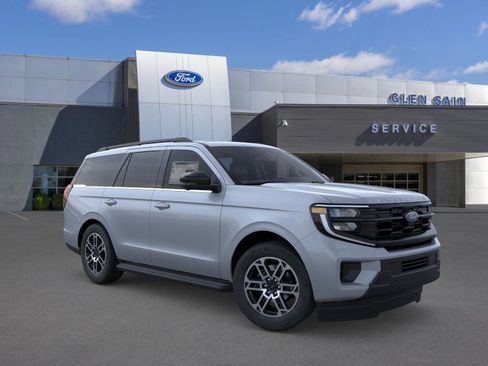 New 2025 Ford Expedition Active RWD image 7