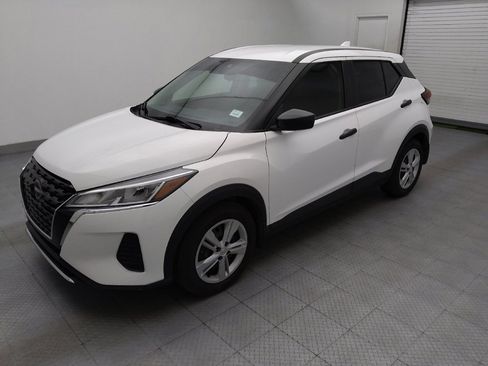 Used 2022 Nissan Kicks S FWD image 2