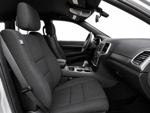 Used 2018 Jeep Grand Cherokee Laredo AWD/4WD image 22