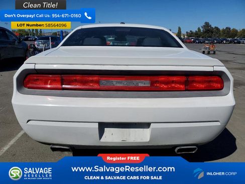 Used 2014 Dodge Challenger R/T RWD image 8