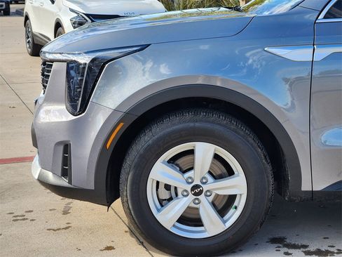 New 2025 Kia Sorento LX image 5