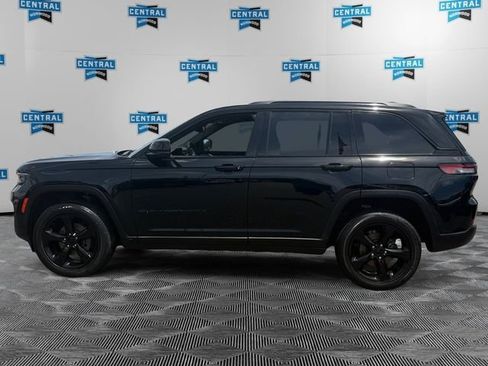 Used 2023 Jeep Grand Cherokee Altitude AWD/4WD image 3
