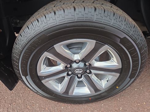 Certified 2019 Toyota Tacoma Limited AWD/4WD image 10