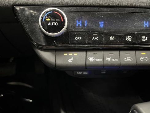 Used 2021 Hyundai Elantra Limited image 8