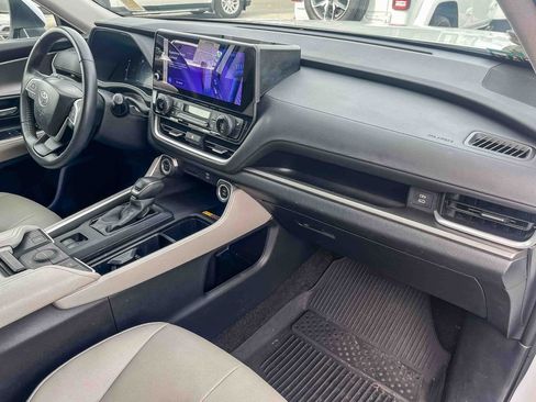 Used 2024 Toyota Grand Highlander XLE image 38