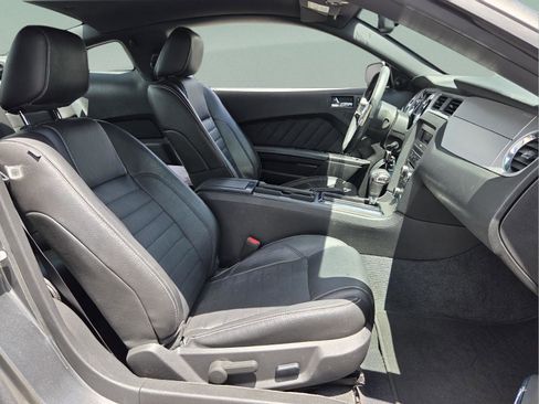 Used 2011 Ford Mustang Premium w/ Comfort Pkg RWD image 18