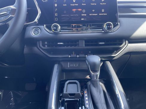 Used 2023 GMC Canyon Elevation image 17