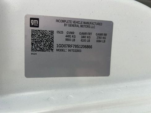 New 2025 GMC Savana 3500 w/ Power Convenience Package RWD image 31