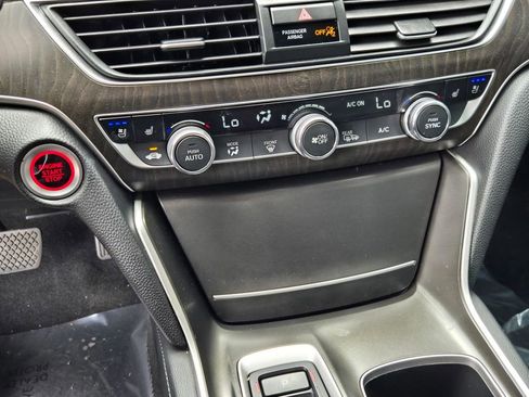 Used 2018 Honda Accord Touring image 22