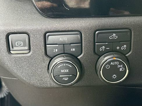Used 2024 Chevrolet Silverado 1500 LT AWD/4WD image 10