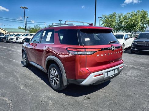 Used 2024 Nissan Pathfinder SL AWD/4WD image 6