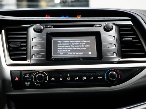 Used 2019 Toyota Highlander LE image 13