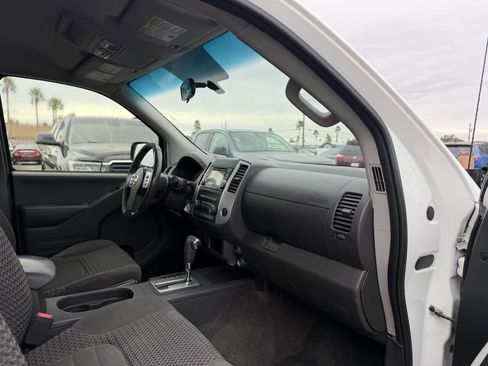 Used 2018 Nissan Frontier SV image 24