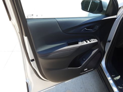 Used 2022 Chevrolet Equinox RS w/ RS Leather Package image 9