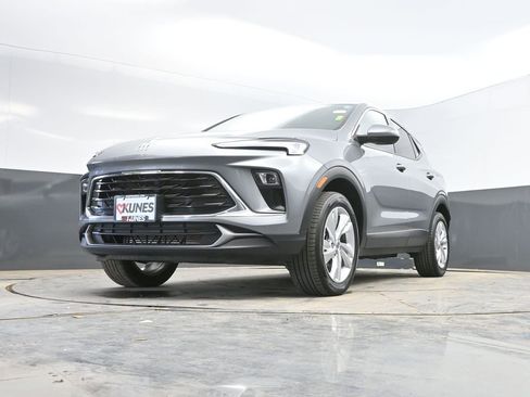 Used 2025 Buick Encore GX Preferred AWD/4WD image 32
