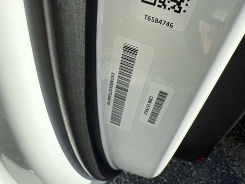 Used 2026 Kia Carnival FWD image 10