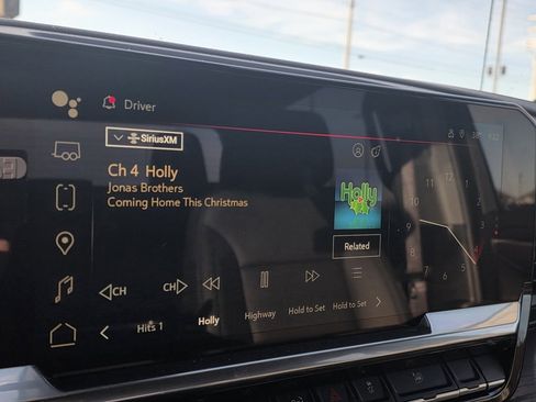 Used 2025 GMC Sierra 1500 SLT w/ SLT Premium Package image 16