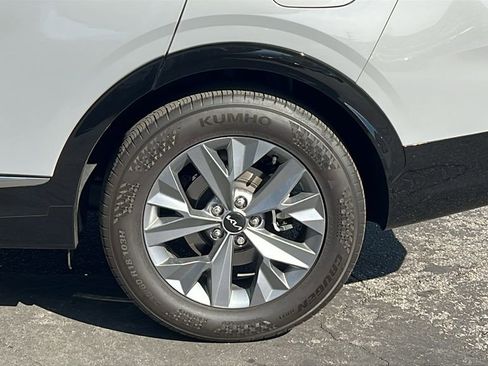 Used 2025 Kia Sportage SX image 9