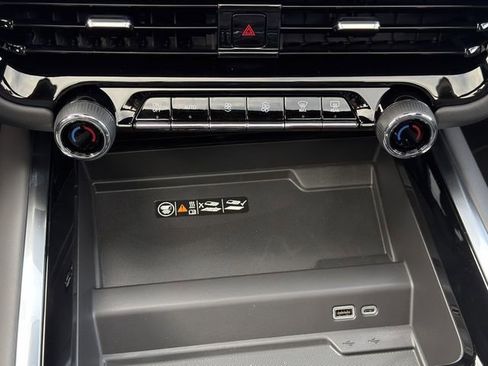 New 2026 Chevrolet Suburban High Country image 15