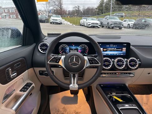 Used 2025 Mercedes-Benz GLA 250 4MATIC image 13