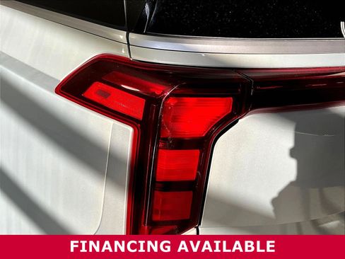 Used 2025 Kia Carnival EX FWD image 21
