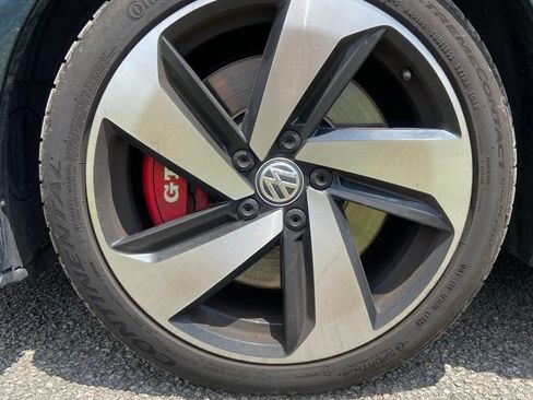 Used 2020 Volkswagen GTI SE FWD image 9