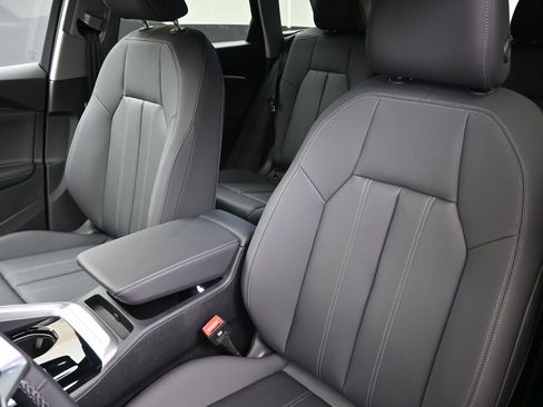 Certified 2025 Audi Q5 Premium w/ Convenience Package image 23