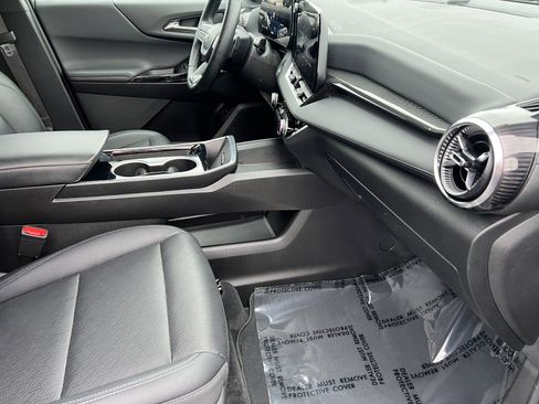 Used 2025 Chevrolet Equinox LT w/ Convenience Package II image 23