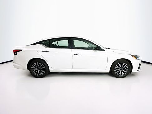 Used 2025 Nissan Altima 2.5 SV image 10