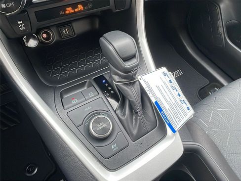 Used 2025 Toyota RAV4 XLE image 28