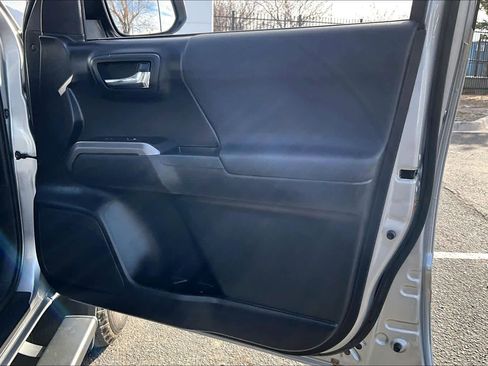 Certified 2020 Toyota Tacoma TRD Off-Road image 19