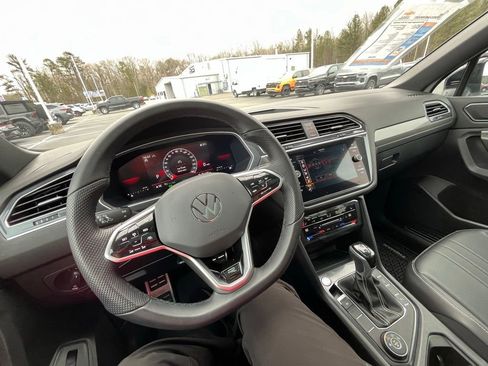 Used 2024 Volkswagen Tiguan SE R-Line image 19
