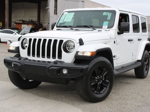 Used 2022 Jeep Wrangler Unlimited Sahara AWD/4WD image 9