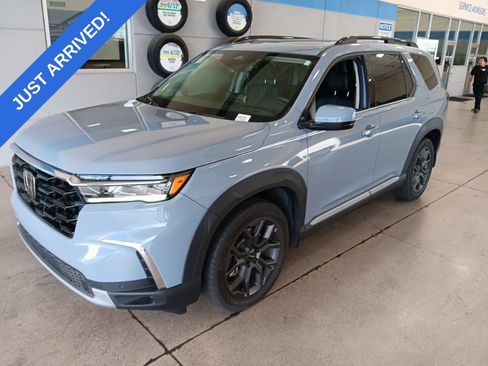 Used 2023 Honda Pilot Touring image 1