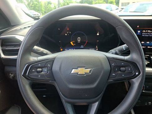 Used 2024 Chevrolet TrailBlazer LT AWD/4WD image 19